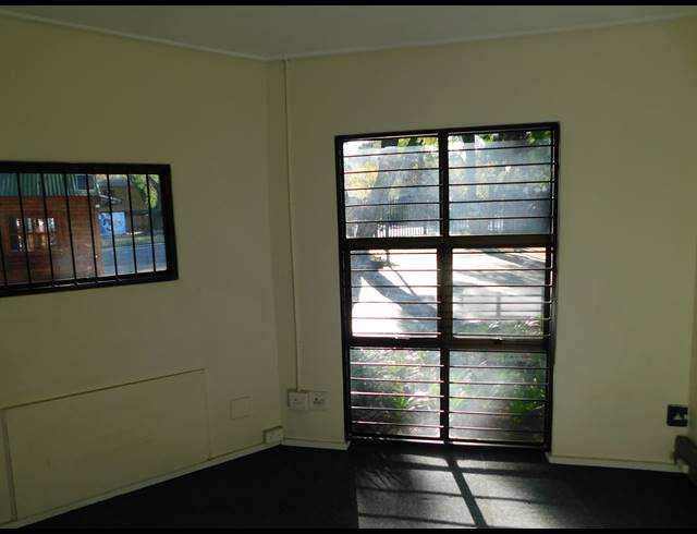 106M² OFFICE TO LET IN FERNDALE